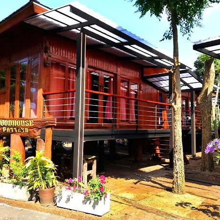 Wood House Pattaya Hotel Exterior photo