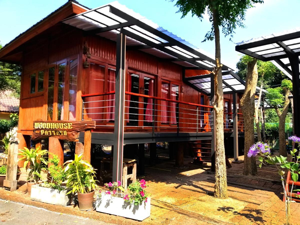 Wood House Pattaya Hotel Exterior photo
