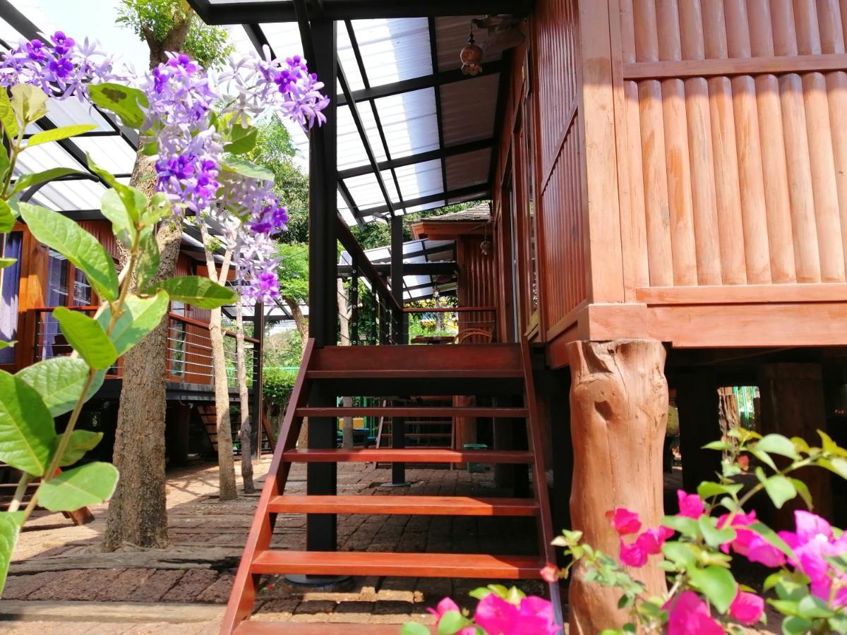 Wood House Pattaya Hotel Exterior photo