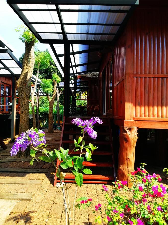 Wood House Pattaya Hotel Exterior photo