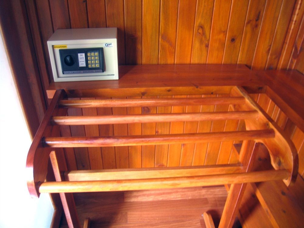 Wood House Pattaya Hotel Exterior photo