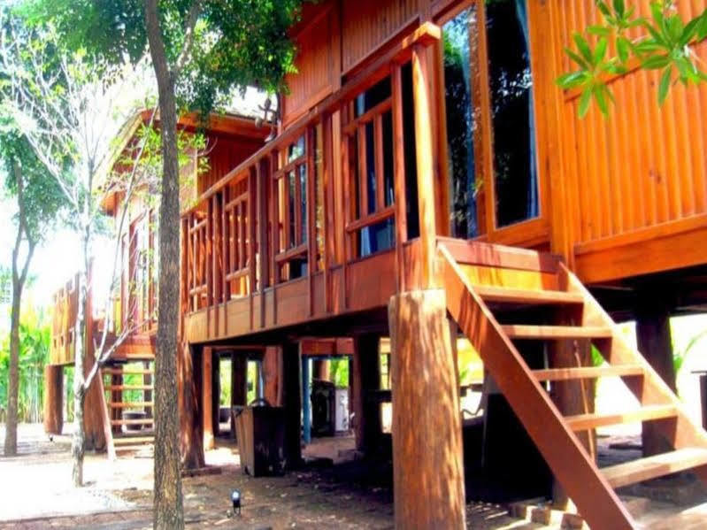 Wood House Pattaya Hotel Exterior photo