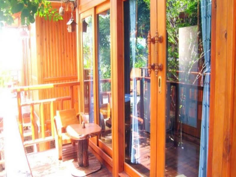 Wood House Pattaya Hotel Exterior photo